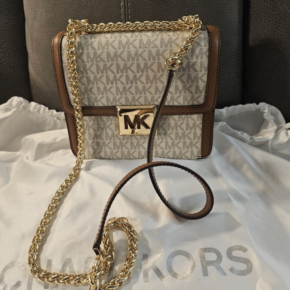 New With Tags Michael Kors crossbody and like new matching wallet & dustbag - Picture 6 of 9